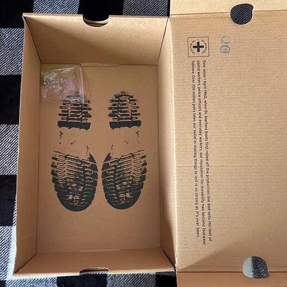 Dr. Martens leather platform shoes NEW - Picture 4 of 4